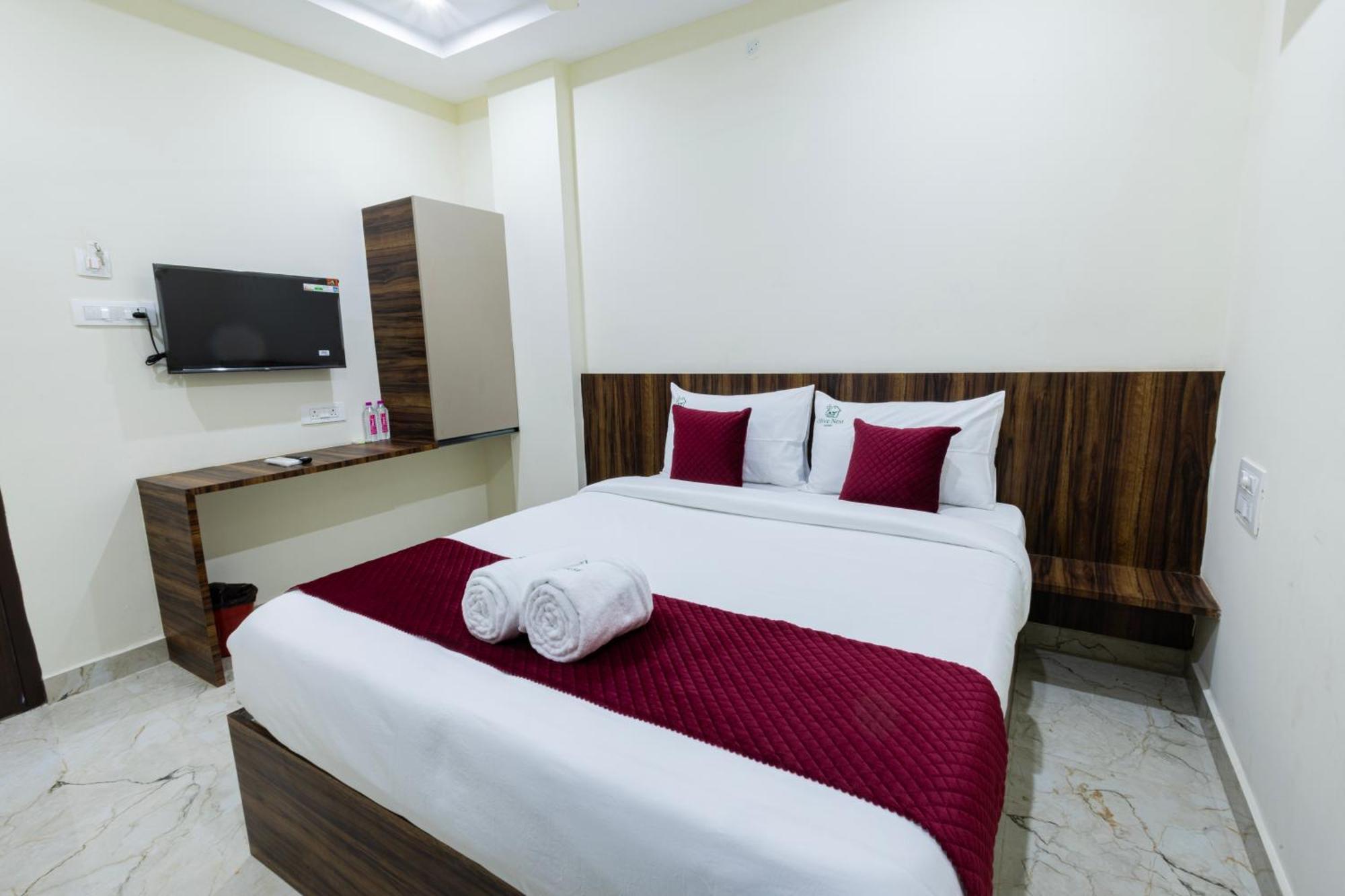 Olive Nest- Tirupati Bus Stand- 300 Meters, Railway Station- 400 Meters 호텔 외부 사진